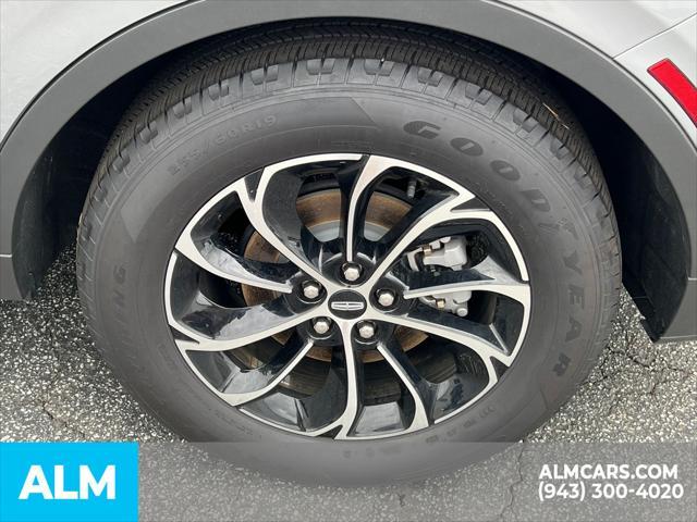 Photo of 2024 LUSTROUS GRAY METALLIC Lincoln Nautilus