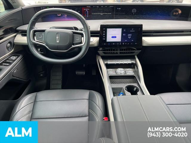Photo of 2024 LUSTROUS GRAY METALLIC Lincoln Nautilus