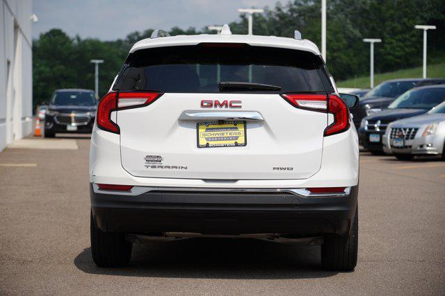 Photo of 2024 Summit White GMC Terrain