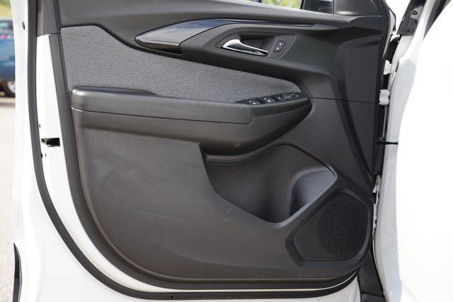 Photo of 2023 Summit White Chevrolet Trailblazer