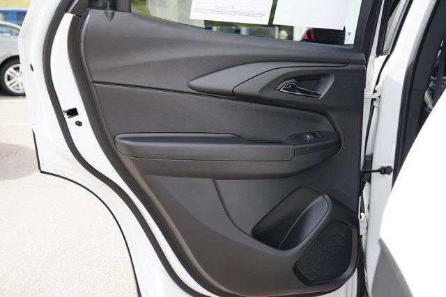Photo of 2023 Summit White Chevrolet Trailblazer