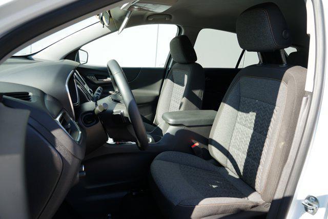 Photo of 2024 Summit White Chevrolet Equinox