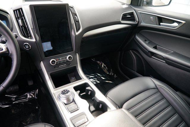 Photo of 2024 Oxford White Ford Edge