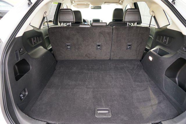 Photo of 2024 Oxford White Ford Edge