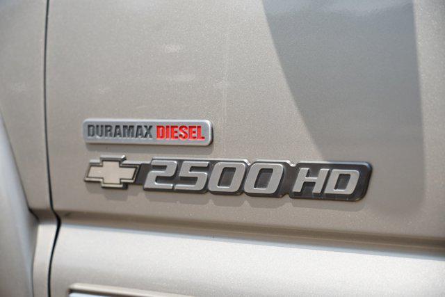 Photo of 2001 Light Pewter Metallic Chevrolet Silverado 2500