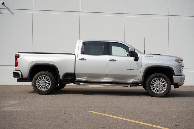Photo of 2022 Silver Ice Metallic Chevrolet Silverado 3500