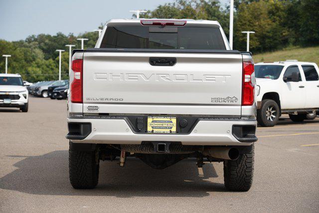 Photo of 2022 Silver Ice Metallic Chevrolet Silverado 3500