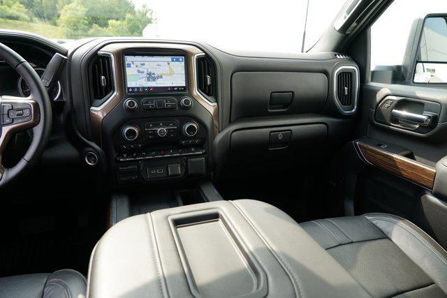 Photo of 2022 Silver Ice Metallic Chevrolet Silverado 3500