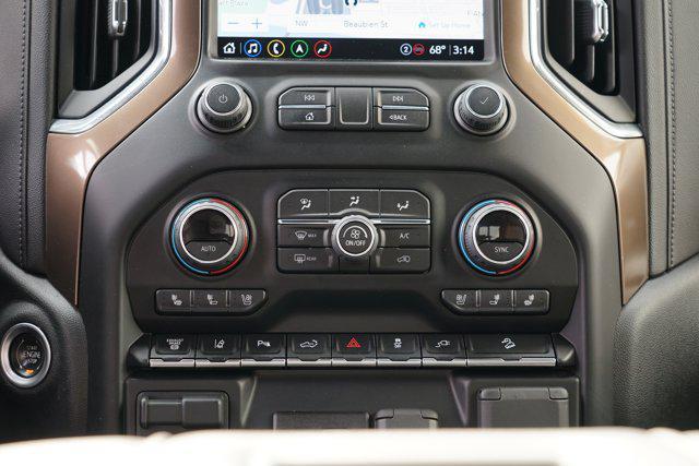 Photo of 2022 Silver Ice Metallic Chevrolet Silverado 3500