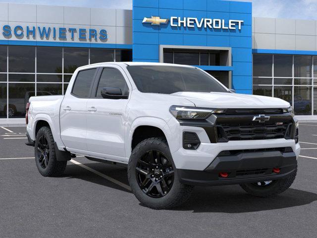 Photo of 2025 Summit White Chevrolet Colorado