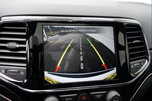 Photo of 2020 Bright White Clearcoat Jeep Grand Cherokee