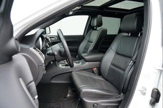Photo of 2020 Bright White Clearcoat Jeep Grand Cherokee