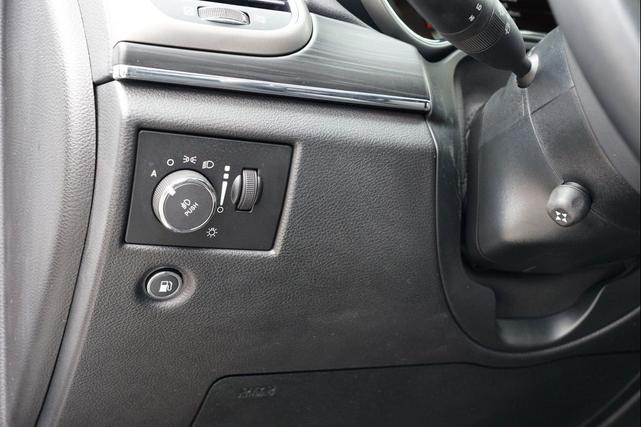 Photo of 2020 Bright White Clearcoat Jeep Grand Cherokee