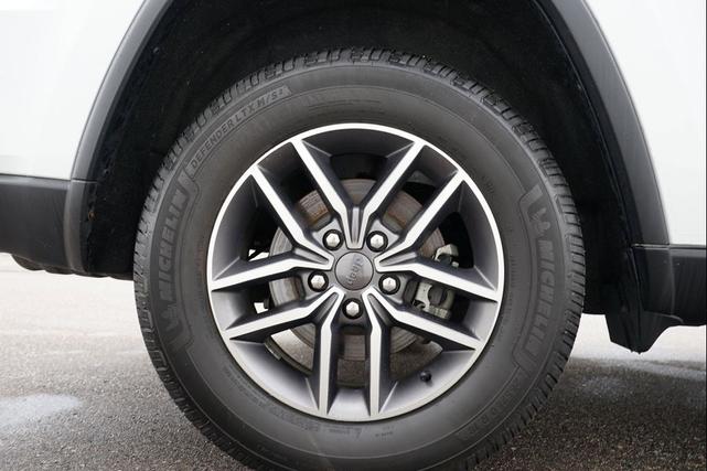 Photo of 2020 Bright White Clearcoat Jeep Grand Cherokee