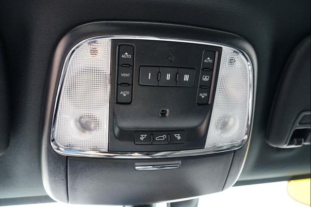 Photo of 2020 Bright White Clearcoat Jeep Grand Cherokee