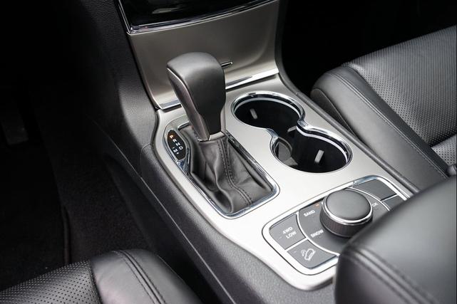 Photo of 2020 Bright White Clearcoat Jeep Grand Cherokee