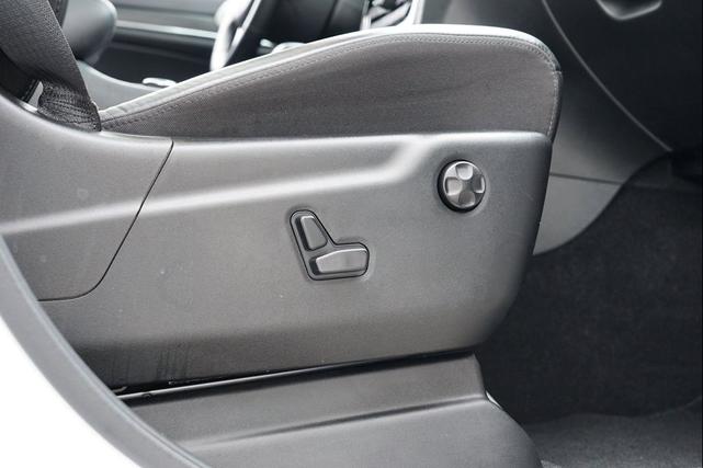 Photo of 2020 Bright White Clearcoat Jeep Grand Cherokee