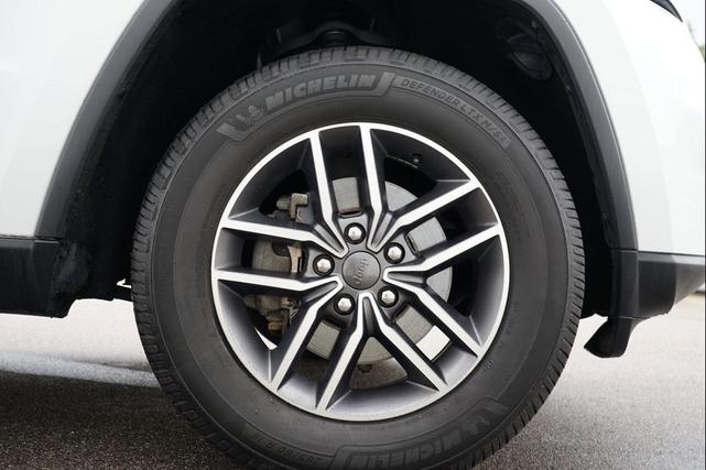 Photo of 2020 Bright White Clearcoat Jeep Grand Cherokee