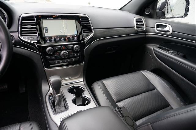 Photo of 2020 Bright White Clearcoat Jeep Grand Cherokee