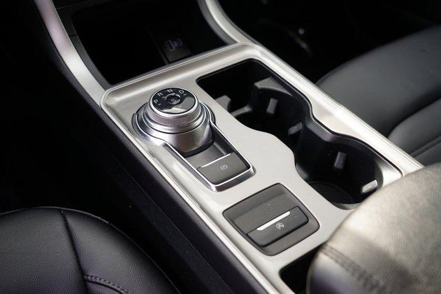 Photo of 2024 Gray Metallic Ford Edge