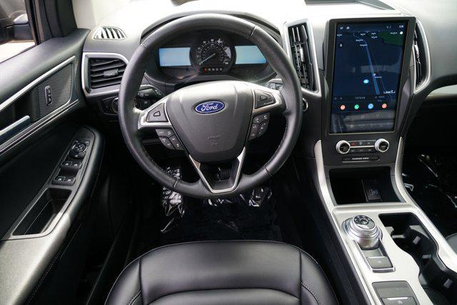 Photo of 2024 Gray Metallic Ford Edge