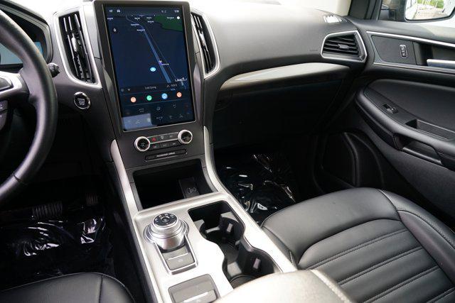 Photo of 2024 Gray Metallic Ford Edge