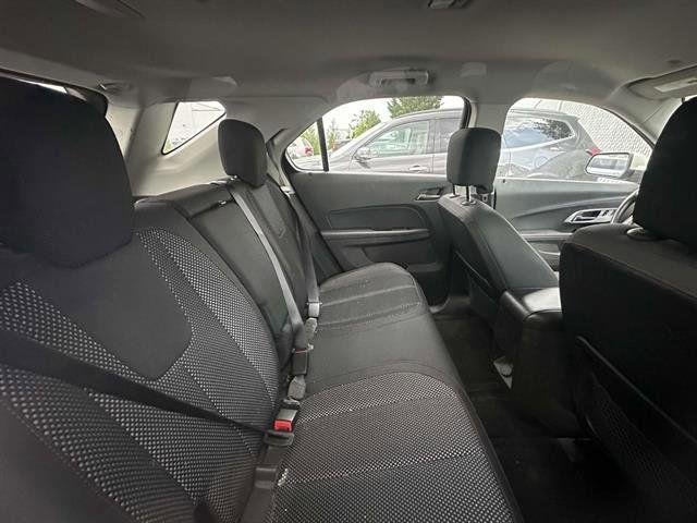Photo of 2015 Champagne Silver Metallic Chevrolet Equinox