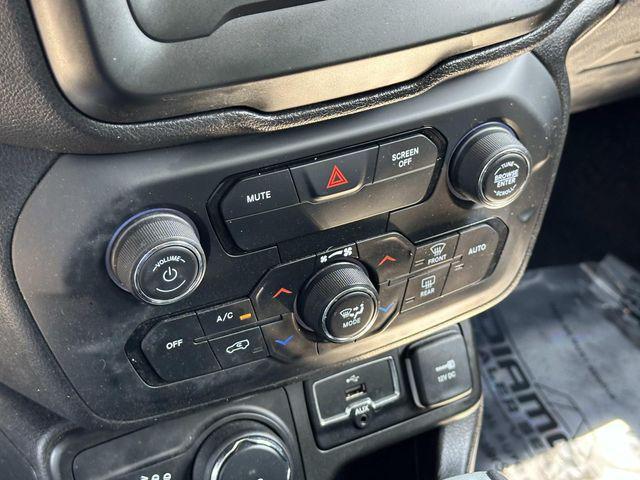 Photo of 2018 Granite Crystal Metallic Clearcoat Jeep Renegade