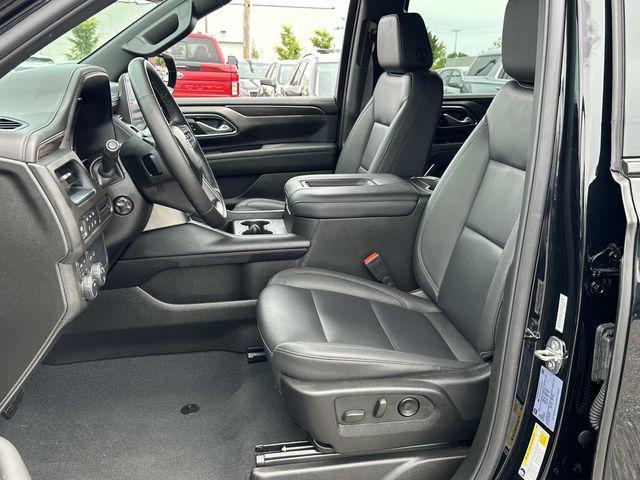 Photo of 2024 Black Chevrolet Suburban