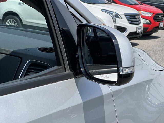 Photo of 2020 Silky Silver Kia Sedona