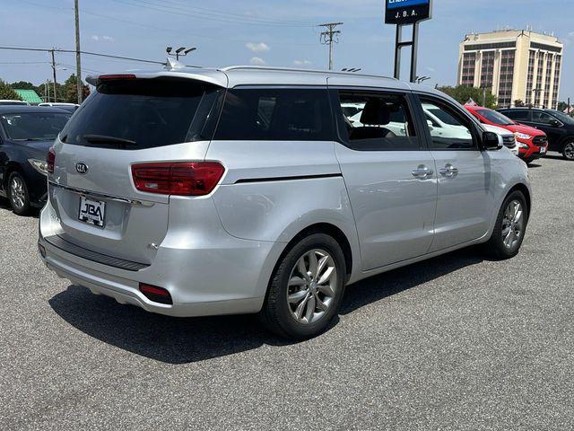 Photo of 2020 Silky Silver Kia Sedona