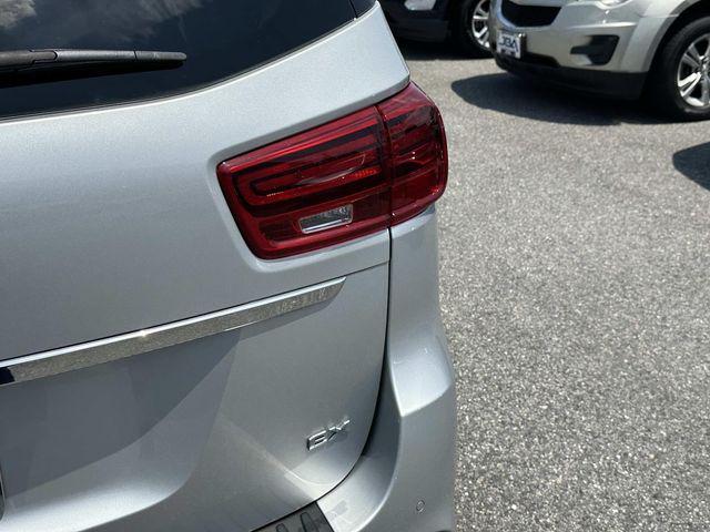 Photo of 2020 Silky Silver Kia Sedona
