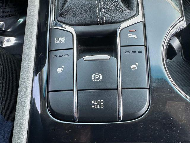 Photo of 2020 Silky Silver Kia Sedona
