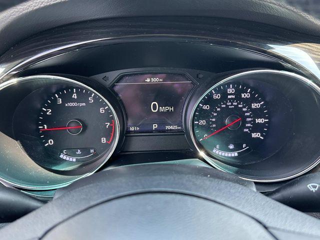 Photo of 2020 Silky Silver Kia Sedona