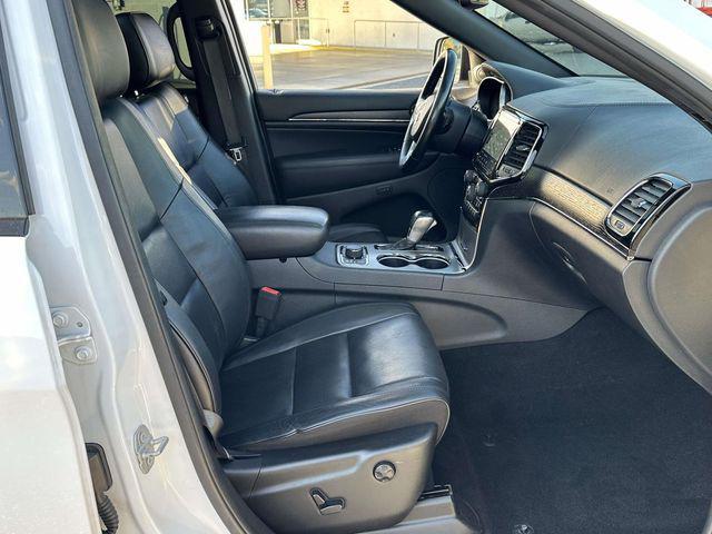 Photo of 2020 Bright White Clearcoat Jeep Grand Cherokee