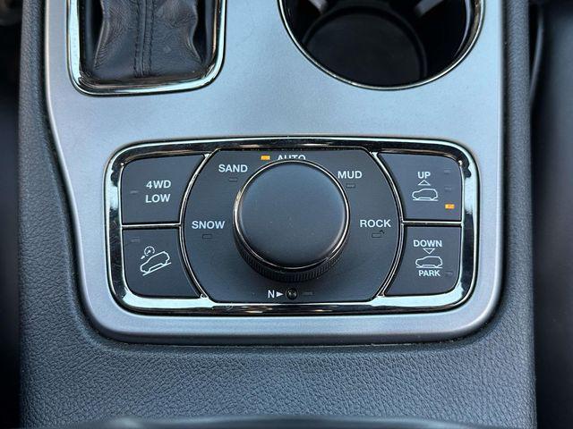 Photo of 2020 Bright White Clearcoat Jeep Grand Cherokee