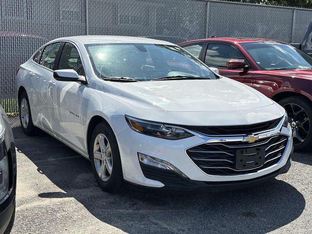 Photo of 2022 Summit White Chevrolet Malibu