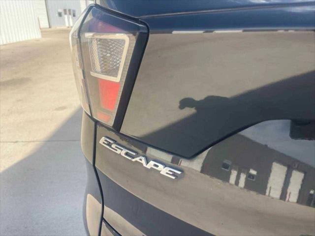 Photo of 2018 Black Ford Escape