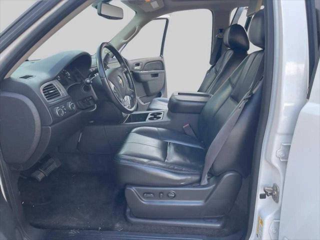 Photo of 2011 White Chevrolet Tahoe