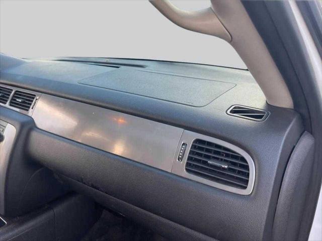 Photo of 2011 White Chevrolet Tahoe