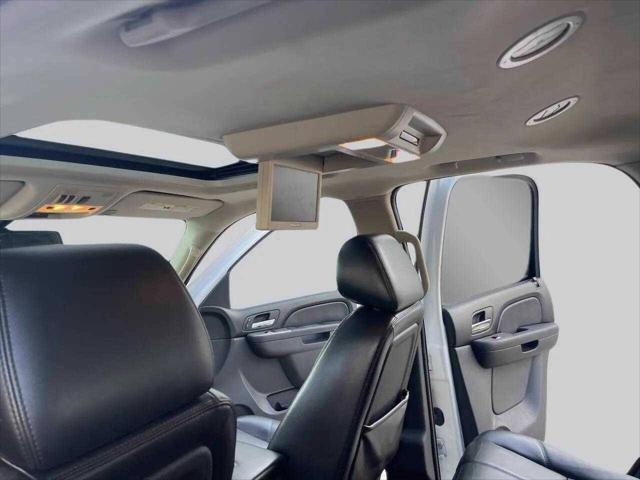 Photo of 2011 White Chevrolet Tahoe
