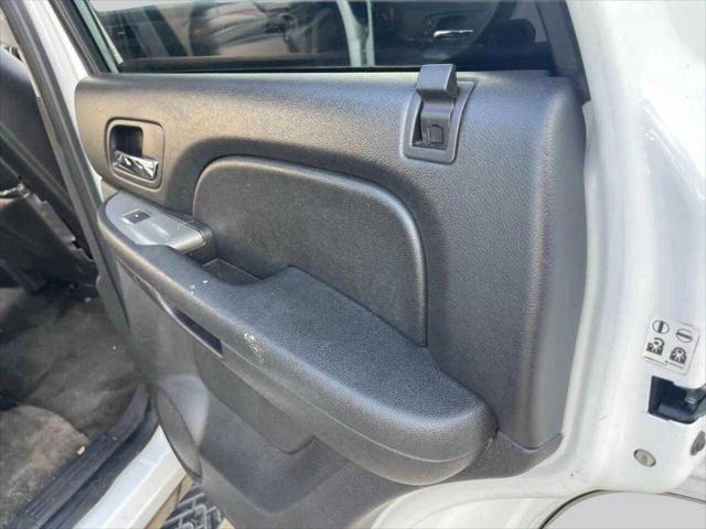 Photo of 2011 White Chevrolet Tahoe