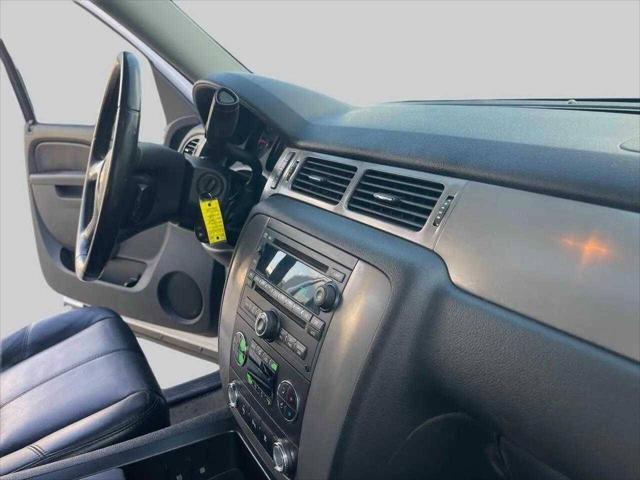 Photo of 2011 White Chevrolet Tahoe