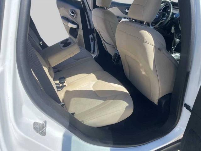 Photo of 2018 White Jeep Cherokee