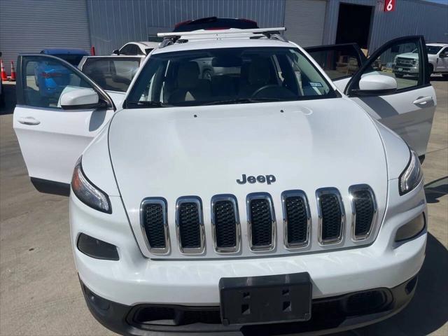 Photo of 2018 White Jeep Cherokee