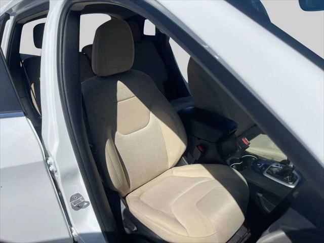 Photo of 2018 White Jeep Cherokee