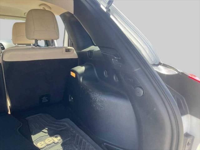 Photo of 2018 White Jeep Cherokee