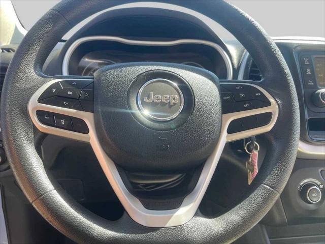 Photo of 2018 White Jeep Cherokee