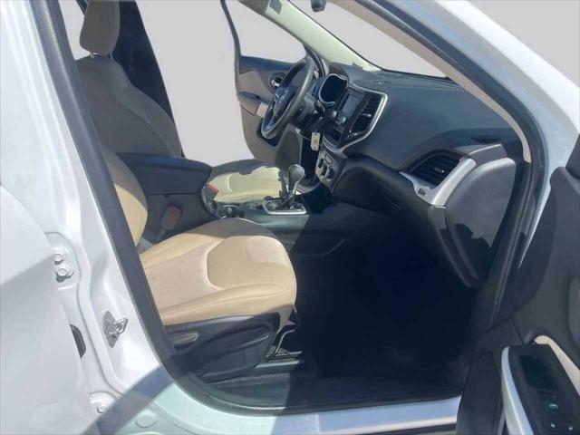 Photo of 2018 White Jeep Cherokee