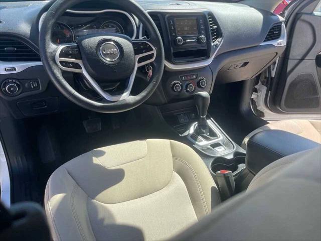 Photo of 2018 White Jeep Cherokee